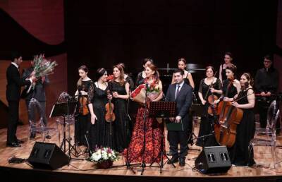 Qadın ətirli tanqo… - праздничный концерт в Баку (ФОТО) - trend.az - Азербайджан - Баку