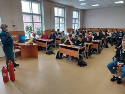 Сотрудники госпожнадзора провели беседу со студентами Раменского филиала Жуковского авиатехникума