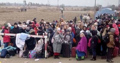 Убежать от войны. В какие страны эвакуируются украинцы и какую помощь там получают