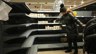 Пустые полки в супермаркетах: граждане России уже страдают от западных санкций