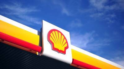 Shell откажется от поставок нефти и газа из РФ и закроет АЗС в России