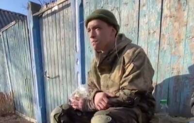 Пленный солдат РФ разговорился с украинскими селянами: "Скакать тут по полям никому не надо"