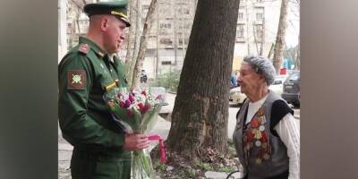 Военнослужащие и сотрудники МВД по всей стране поздравили женщин с 8 Марта