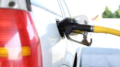 Эксперты предупреждают: вскоре бензин может подорожать до €2,5