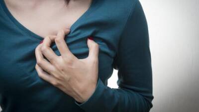 Как поступать при болях в груди: вызывать скорую или ехать самостоятельно