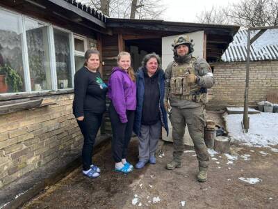 Чеченские гвардейцы помогли украинской матери вернуться к своей семье - Русская семерка