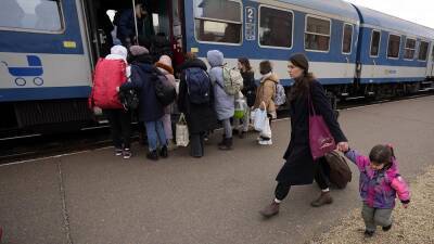 8-го марта украинские женщины бегут от военных действий на родине