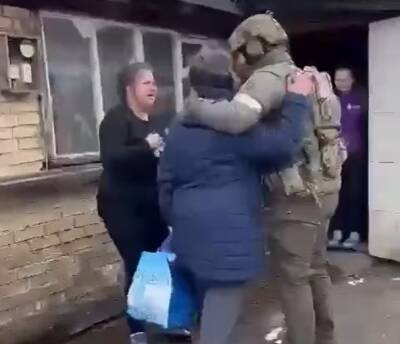 «Боже, хлопцы, я вам благодарна!»: украинская женщина благодарит бойцов чеченского ОМОНа за спасение