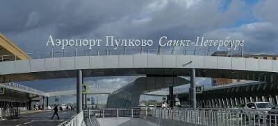 В аэропорту Пулково самолет совершил экстренную посадку из-за сообщения о минировании