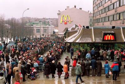McDonald’s временно закроет 850 ресторанов в России
