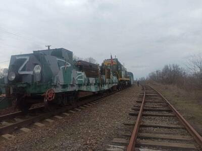 "Скоро тачанки поедут": Россияне пригнали в Мелитополь бронепоезд