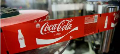 Coca-Cola останавливает заводы в России
