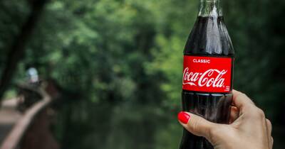 "Coca-Cola" останавливает работу в России