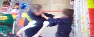 Охранник, толкнувший подростка в «Пятерочке», избежал наказания в Новосибирске