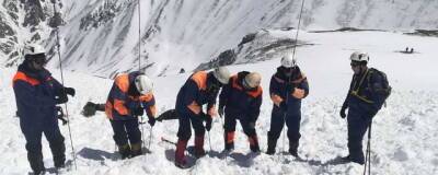 В Бурятии под лавину в горах попала группа туристов