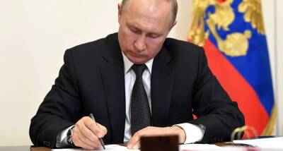 Владимир Путин подписал антикризисный пакет мер по поддержке россиян и бизнеса