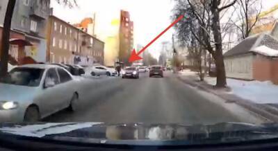 В Рязани попал на видео «лёгкий наезд на пешехода»