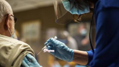 Генсек ООН напомнил, что около 3 млрд человек в мире не вакцинированы от коронавируса