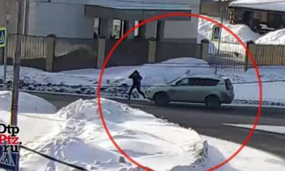 Автомобиль сбил человека на пешеходном переходе в Петрозаводске