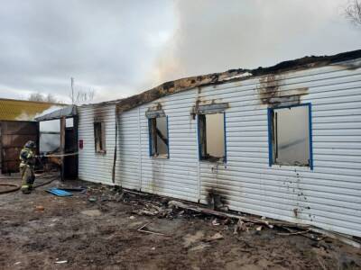 В Астраханской области почти час тушили крупный пожар