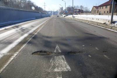 На дорогах Южно-Сахалинска начался ямочный ремонт