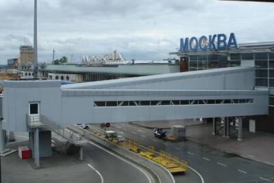 В аэропорту Внуково самолет, взлетая, выкатился с взлетно-посадочной полосы