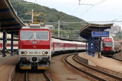 Словакия запустила поезда для вывоза украинцев