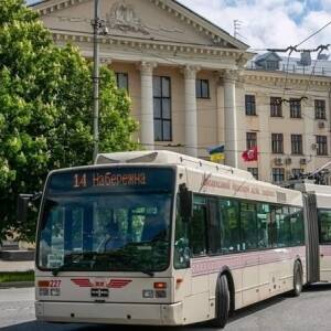 В Запорожье продолжает работу общественный транспорт: расписание
