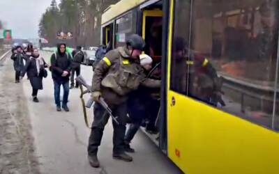 Людей эвакуируют из "горячих точек" Киевской области: названо время и место