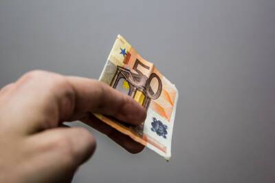 Курс евро достиг почти 128 рублей