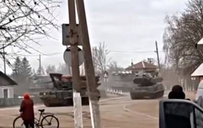 Селяне победили 4 танка оккупантов с помощью флагов Украины: "Без единого выстрела"
