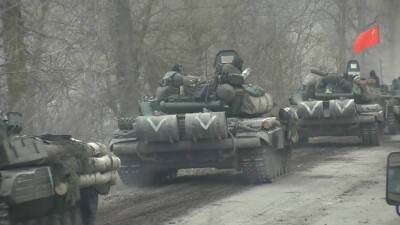 Продвижение колонны бронетехники ВС России в рамках спецоперации на Украине — видео