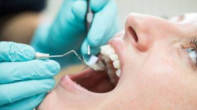 Стоматолог Конников перечислил основные причины потери зубов