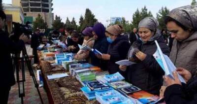 «Караван книг-2022» проходит по городам и районам Таджикистанам