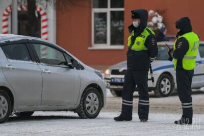 Полицейские с мигалками устроили погоню за пьяным водителем без прав в Кузбассе
