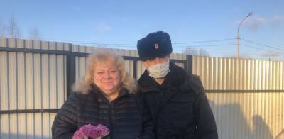 В Раменском полицейские поздравили с 8 Марта жен погибших сослуживцев