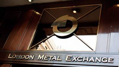 Лондонская биржа металлов отменила торги никелем после удвоения цены