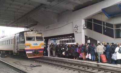 Спасательные рейсы от "Укрзализныци": появились новые эвакуационные поезда