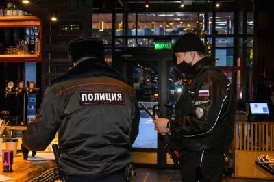 В Новосибирске пьяный мужчина разделся в кофейне