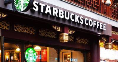 Starbucks Corp закрывает в России 130 заведений