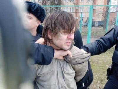 В Таганроге жестко задержан мужчина, вырубивший полицейского и укравший пистолет-пулемет