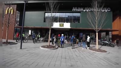 McDonald's закрывает двери в России
