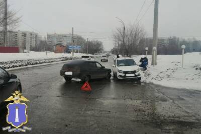 На проспекте Ленинского Комсомола столкнулись три автомобиля. Пострадала женщина