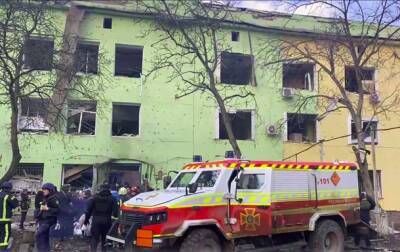 Россия в Мариуполе разбомбила роддом и больницу