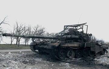 Javelin уничтожил российский Т-72Б3 с защитной антиджавелиновой решеткой