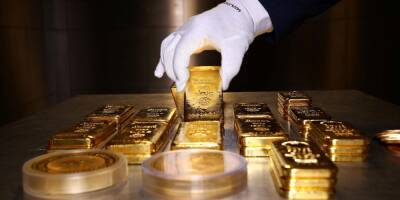 Россиянам хотят разрешить покупать золото за наличную валюту