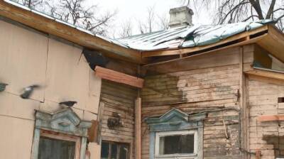 Чистка крыши дома на Лермонтова, 13, проявила новую проблему