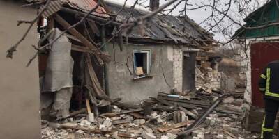 Российские оккупанты обстреляли поселок в Луганской области, ранена женщина — ОГА