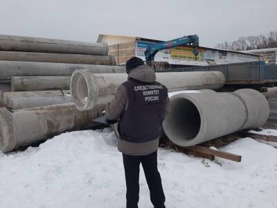 В Тверской области молодого мужчину раздавило бетонными трубами