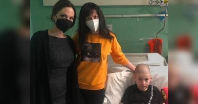 Анджеліна Джолі відвідала онкохворого хлопчика з України